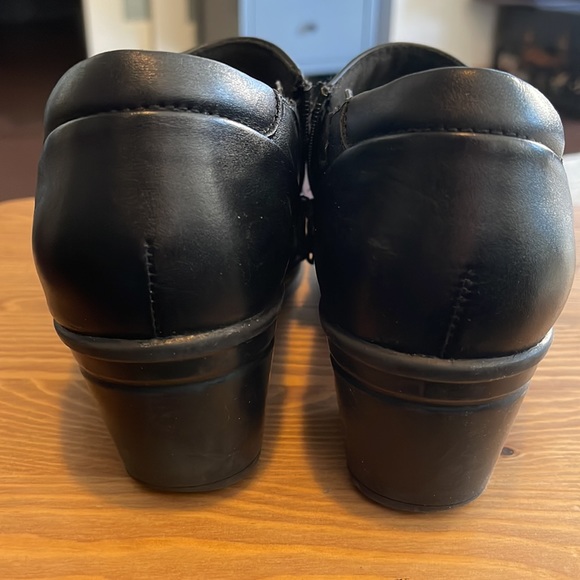 Clark Booties size 9 regular width. - Picture 6 of 6